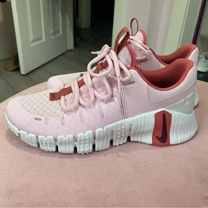Nike free Metcon 5 Women’s sz 8.5